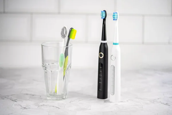 Electric Regular Toothbrush Bathroom Dental Care Manual Toothbrush Modern Electric — Stock Photo, Image