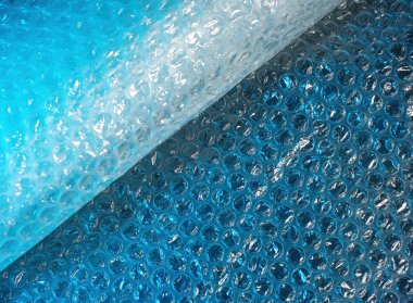 Hava kabarcığı ambalajı, koruyucu plastik çarşaf. Ürün teslimatında güvenlik için kullanılan materyalin parlak yakın çekim şablonu.
