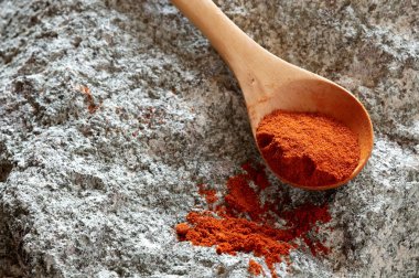 kaşığı kırmızı biber