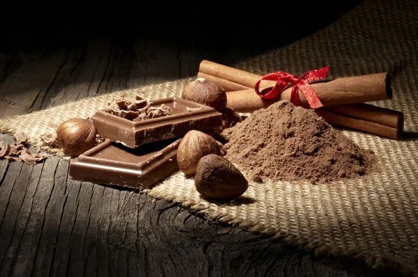 Chocolate with nuts and cocoa — Stock Photo, Image