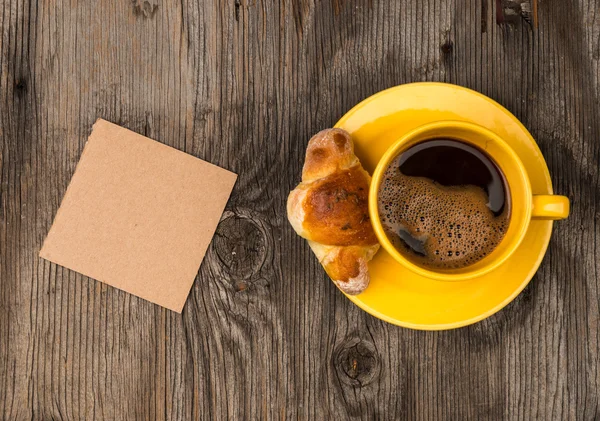 Coffee croissant and notepads — Stock Photo, Image