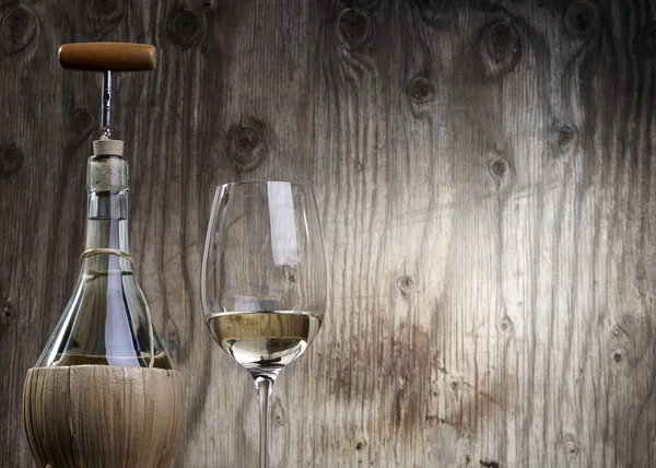 Weinglas und Flasche — Stockfoto
