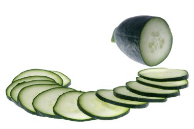 salatalık ve dilimleri