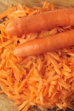 Tüm havuç ve rendelenmiş havuç