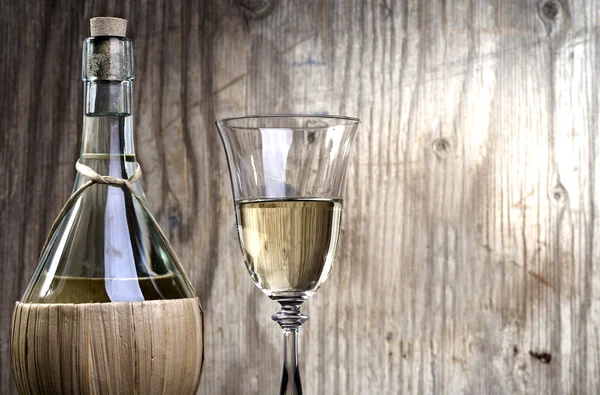 ワイングラスとボトル — ストック写真