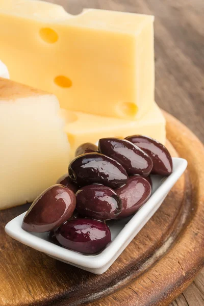 Zeytin ve peynir — Stok fotoğraf