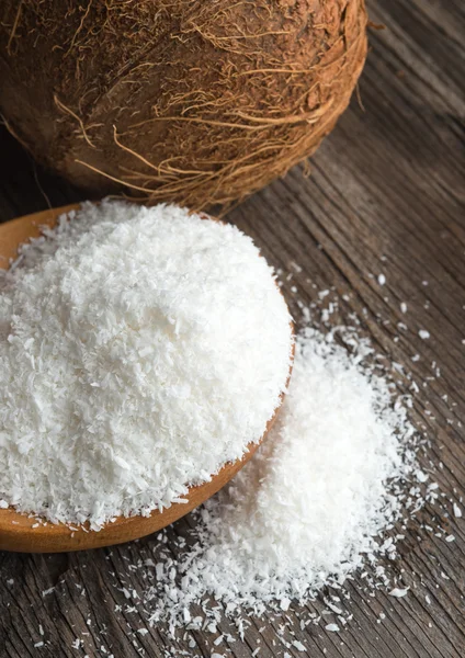 Coconut and grounded coconut flakes — Stock Photo, Image