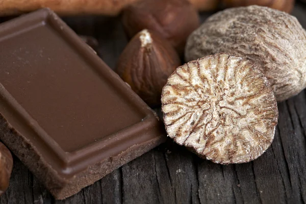 Nutmeg and chocolate — Stock Photo, Image