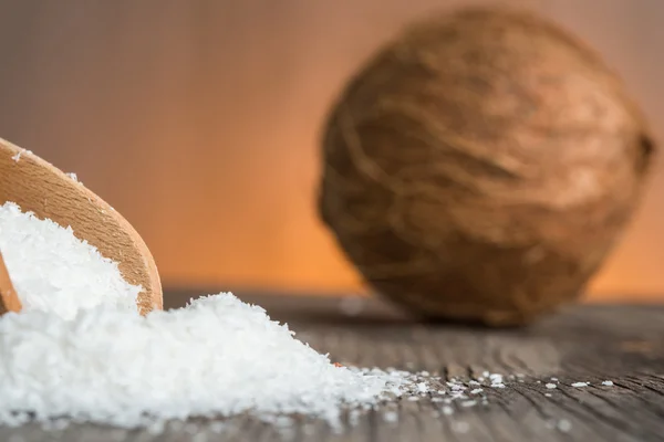 Coconut and grounded coconut flakes — Stock Photo, Image