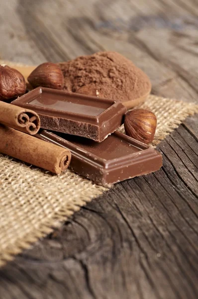 ナッツ、ココアとチョコレート — ストック写真