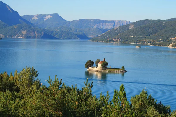 Serre Poncon Jezero Kostel Svatého Michela Francouzských Alpách Royalty Free Stock Obrázky