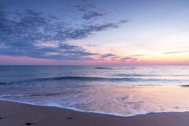 güzel gündoğumu Deniz Manzaralı görünüm.