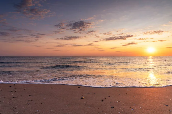 Malerischer Blick Auf Den Schönen Sonnenaufgang Über Dem Meer — Stockfoto