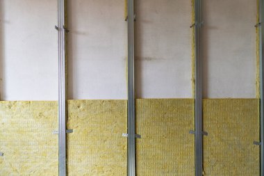 İç onarım ve yenileme. Metal profiller, bağlayıcılar, yalıtım taşları ve alçı levhalar