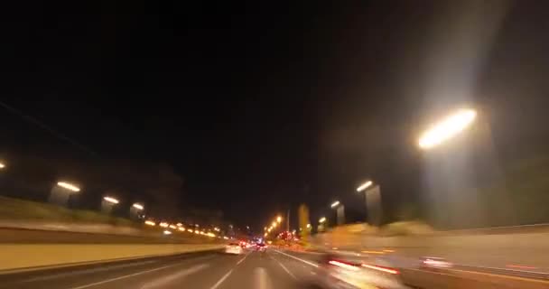 4K.Time lapse Tranvía velocidad rápida por la noche en la autopista de Tel Aviv — Vídeo de stock