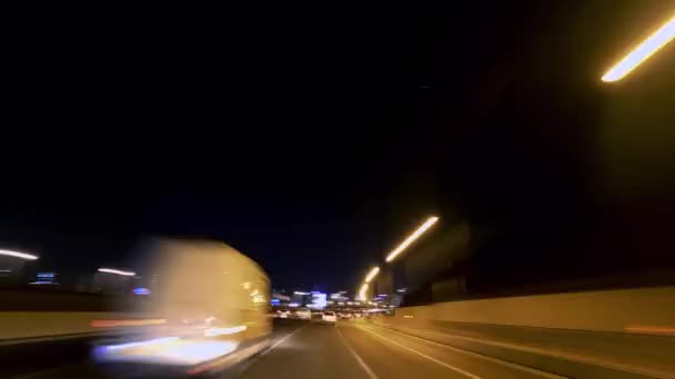 4K Time Llapse Tram kecepatan cepat di malam hari di Tel Aviv Highway — Stok Video