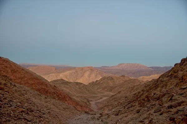 Mars like Landscape, Shlomo mountain. A winding trail between the mountains in the early morning. Eilat Israel — Stock Photo, Image