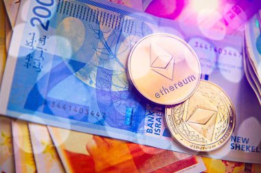 İsrail 'in Shekel ILS arkaplanından şifreleme para jetonunun yatay görünümü vb. Bitcoin testeresi. 