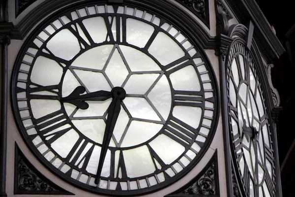 tren istasyonu saati