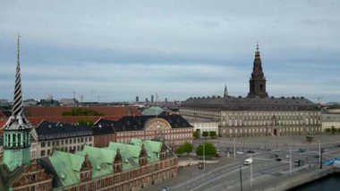 Kopenhag, Danimarka'da bulunan Christiansborg Sarayı'nın havadan görünümü