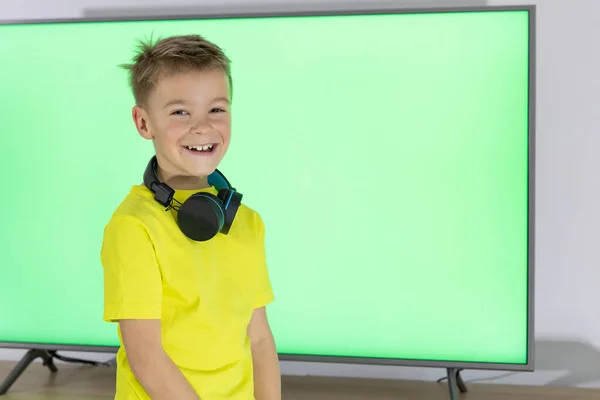 Little Boy Dancing Child Headphones Dancing Singing Front Television — Stock Photo, Image