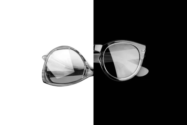 Dos Gafas Sol Fondo Blanco Negro Aislado Cerca Par Gafas — Foto de Stock