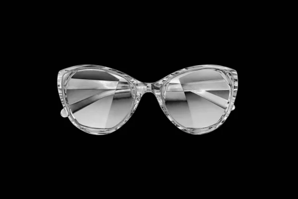 Czarne Białe Okulary Przeciwsłoneczne Czarne Tło Odizolowane Zbliżenie Monochromatyczne Szkło — Zdjęcie stockowe