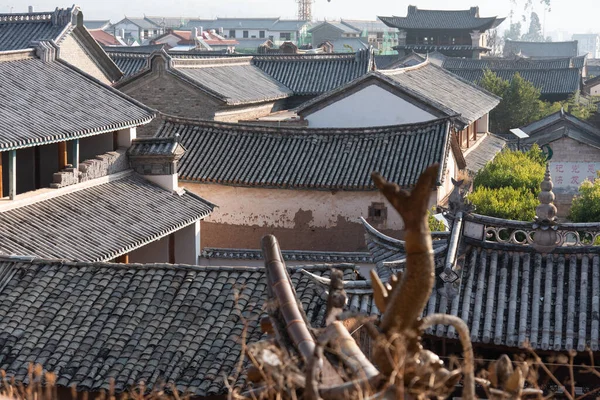 2019年2月中国南方云南的一个乡村的屋顶 — 图库照片