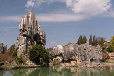 Şubat 2019, Kunming, Yunnan Taş Ormanı Jeoloji Parkı, Shilin County. Kunming Taş Ormanı, Çince Shilin, muhteşem bir kireçtaşı grubudur ve karst 'ın temsilcisidir.