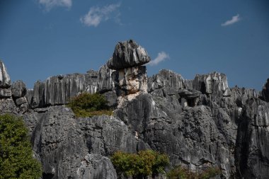 Şubat 2019, Kunming, Yunnan Taş Ormanı Jeoloji Parkı, Shilin County. Kunming Taş Ormanı, Çince Shilin, muhteşem bir kireçtaşı grubudur ve karst 'ın temsilcisidir.