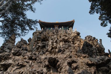 Şubat 2019, Pekin, Yasak Şehir. Yaklaşık beş yüzyıldır dünyanın en büyük sarayı imparatorların ve ailelerinin yanı sıra bir tören ve siyasi merkez olarak hizmet vermiştir.