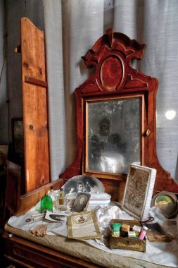 URBEX. GÖREVLİ BİR GÖREVİN İŞARETİ YAŞINDA YAŞINDA YAŞINDA YAŞINDA YAŞINDAN AİLEKTİRİLDİ.