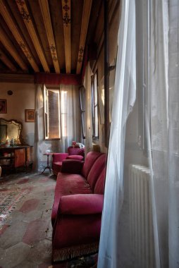 URBEX. GÖREVLİ BİR GÖREVİN İŞARETİ YAŞINDA YAŞINDA YAŞINDA YAŞINDA YAŞINDAN AİLEKTİRİLDİ.