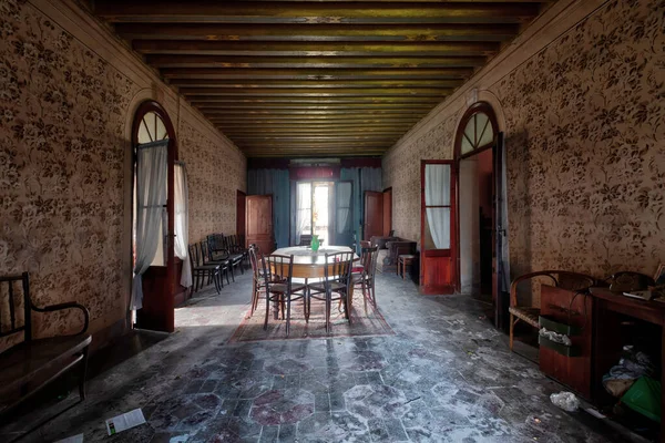 Urbex Interior Una Hermosa Casa Abandonada Con Todos Los Objetivos —  Fotos de Stock