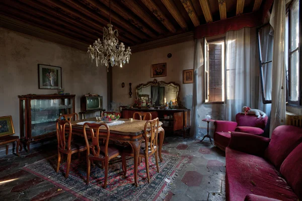 Urbex Interior Uma Bela Casa Abandonada Com Ainda Objectos Utilização — Fotografia de Stock