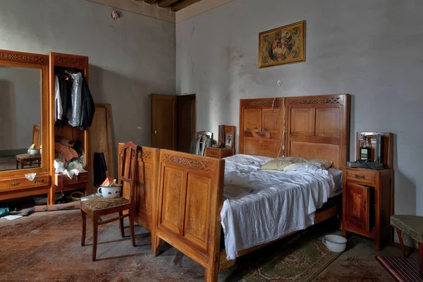 URBEX. NORTHERN İTALYA 'DA AYRILMAK BİR EVİNİN İŞARETİ 