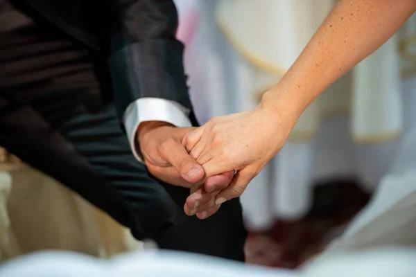 March 2022 Young Married Couple Holding Hands Wedding Day Ceremony — Stock Photo, Image