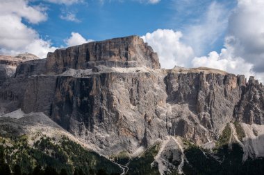 Eylül 2021. Dolomitlerin dağlarındaki Piz Bo 'nun muhteşem manzarası. Alpler, Val di Fassa, Trentino Alto Adige, Trento, İtalya