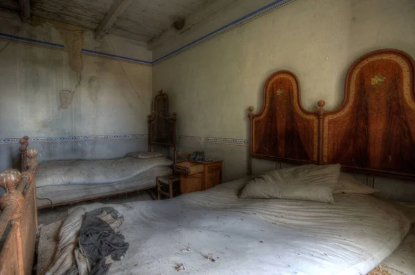 Itália Setembro 2022 Quarto Uma Casa Abandonada — Fotografia de Stock