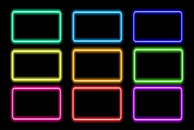 Renkli neon çerçeveler seti. Farklı renklerde parlak dikdörtgen şekillerin vektör çizimi, karanlıkta parlıyor, içinde bir tasarım şablonu için metin için boş bir boşluk var. İzole edilmiş neon sınırı. Kırmızı sırtlı, soyut, renkli reklamlar
