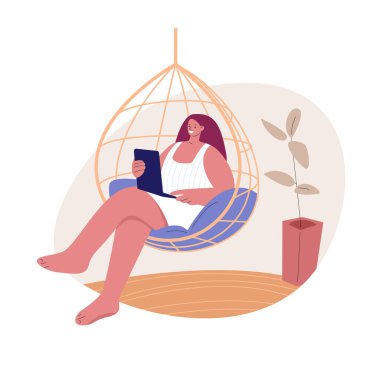 Dizüstü bilgisayarı olan serbest çalışan kadın sallanan sandalyede oturuyor. Düz olarak vektör illüstrasyonu.