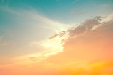 Yumuşak bulutlu gradyan pastel, soyut gökyüzü arkaplanı tatlı renkli.