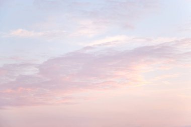 Yumuşak bulutlu gradyan pastel, soyut gökyüzü arkaplanı tatlı renkli.