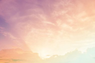 Yumuşak bulutlu gradyan pastel, soyut gökyüzü arkaplanı tatlı renkli.