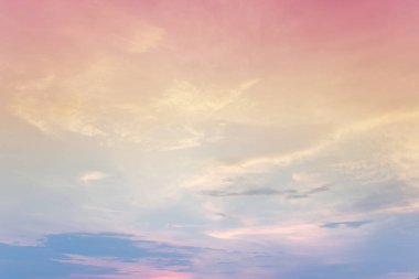 Yumuşak bulutlu gradyan pastel, soyut gökyüzü arkaplanı tatlı renkli.