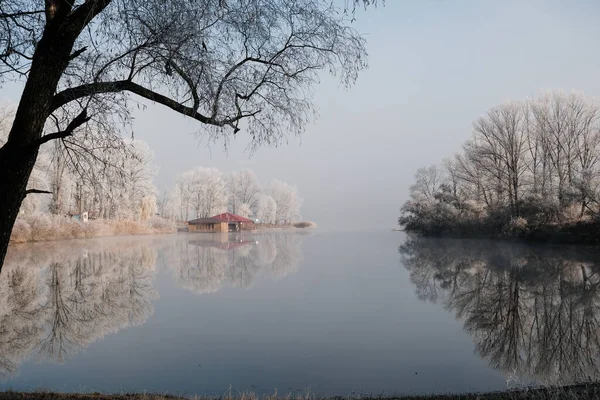 Haus See Der Übergang Der Natur Vom Herbst Zum Winter — Stockfoto