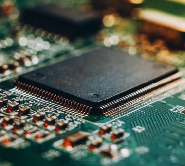 Araba imalatında çip sıkıntısı. Elektronik çiplerin ve elektronik kontrol panellerinin yüksek teknoloji ürünü..