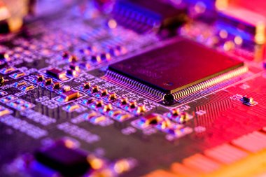 Araba imalatında çip sıkıntısı. Elektronik çiplerin ve elektronik kontrol panellerinin yüksek teknoloji ürünü..