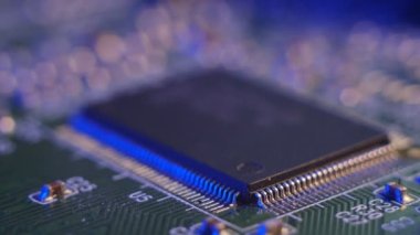 Araba imalatında çip sıkıntısı. Elektronik çiplerin ve elektronik kontrol panellerinin yüksek teknoloji ürünü..