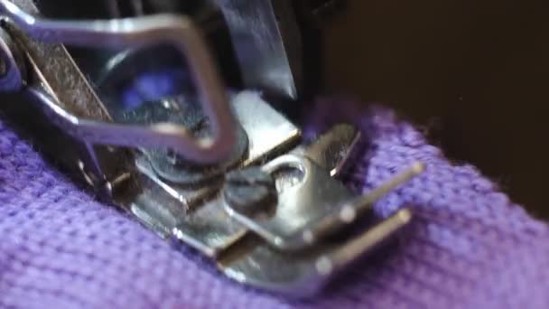 Petite Entreprise Atelier Couture Une Couturière Travaille Sur Une Machine — Video